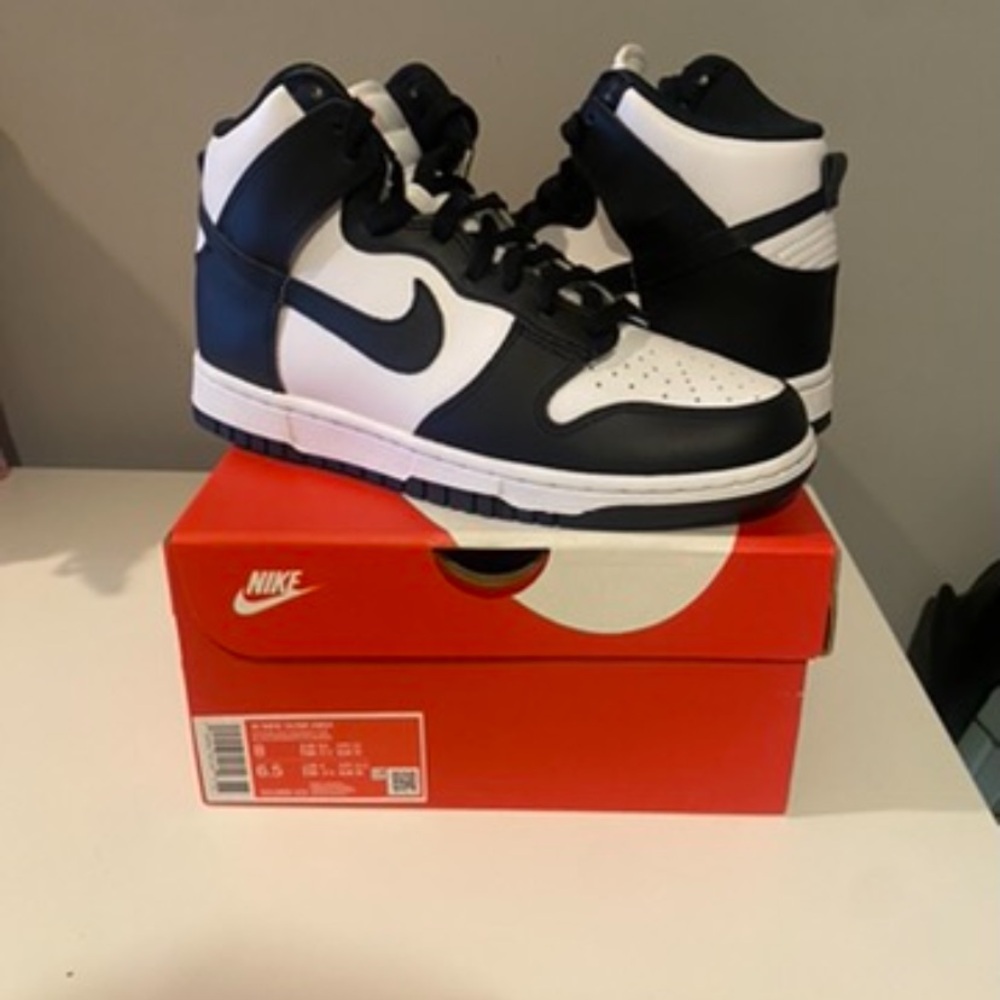 Women’s 8, Nike Black/White Dunk Hightop